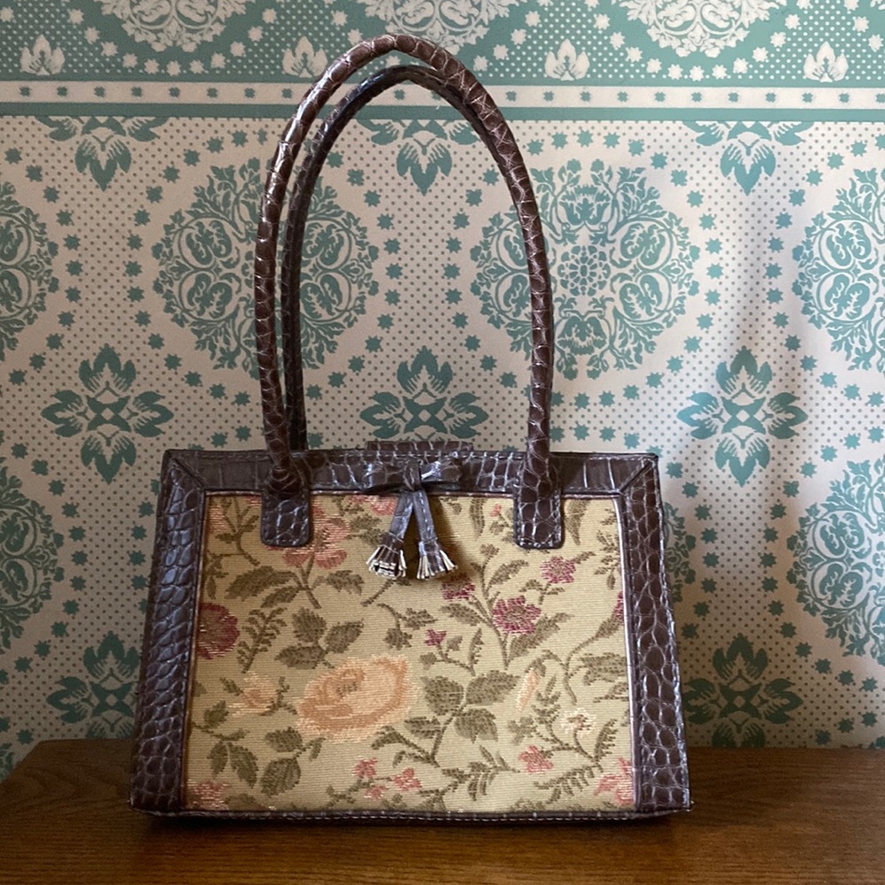 Liz Claiborne Purse - Picture 1 of 12